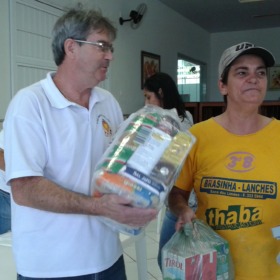 Ação Social Paroquial promove entrega de cestas básicas