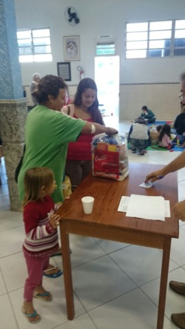 Ação Social entrega cestas básicas para famílias carentes