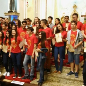 Jovens crismados participam de Missa Mistagógica