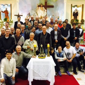 Terço dos Homens: iniciativa da Comunidade do Kobrasol tem sido bênção na vida dos participantes
