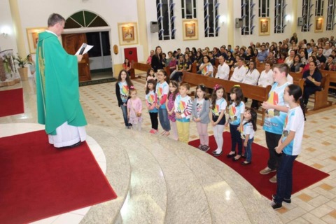 Crianças da Infância e Adolescência Missionária são consagradas em missa no Kobrasol