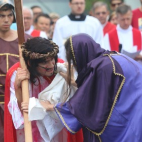 Paróquia celebra com devoção o Tríduo Pascal