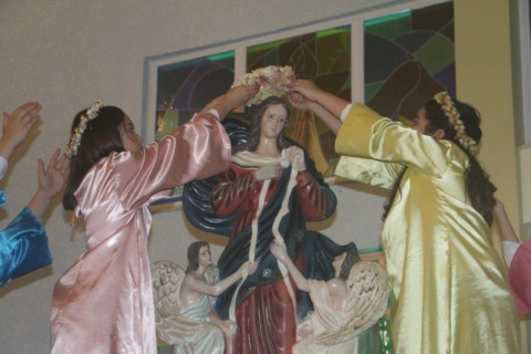Paróquia celebrou em maio a coroação de Nossa Senhora