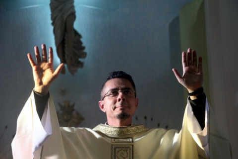Paróquia vivencia ordenação e primeira missa do Pe. Eduardo de Senna