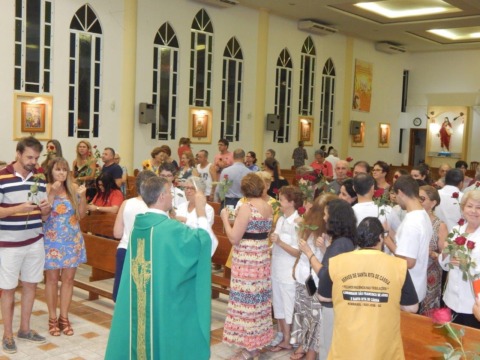 Kobrasol acolhe nova serva de Santa Rita em celebração com bênção das rosas