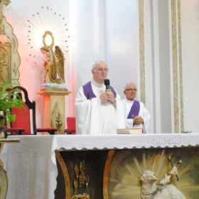 Pe. Chico Wloch celebra missa em preparação ao Jubileu de Ouro da paróquia