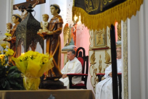 Paróquia celebra Santo Antônio e 21 anos de ordenação sacerdotal de Padre Alcides