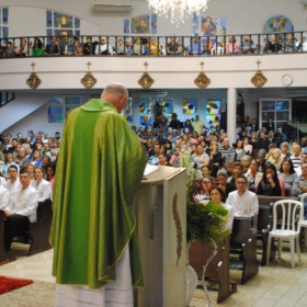 Paróquia celebra oitava Missa Solene em preparação ao Jubileu