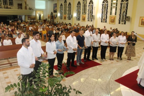 Paróquia acolhe novos Ministros Extraordinários da Sagrada Eucaristia