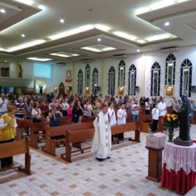 Kobrasol celebra última Missa do ano com a Bênção das Rosas